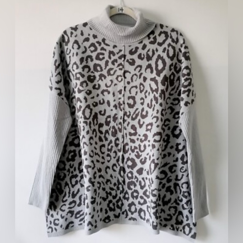 2/$10 NWT Jones New York boxy turtleneck sweater. Size S. Gray. Buy 2 items